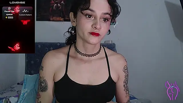 Snapshot of kitty22_ chatting on 03/05/25, 03:51 kitty22 online show from 03/05/25, 03:51