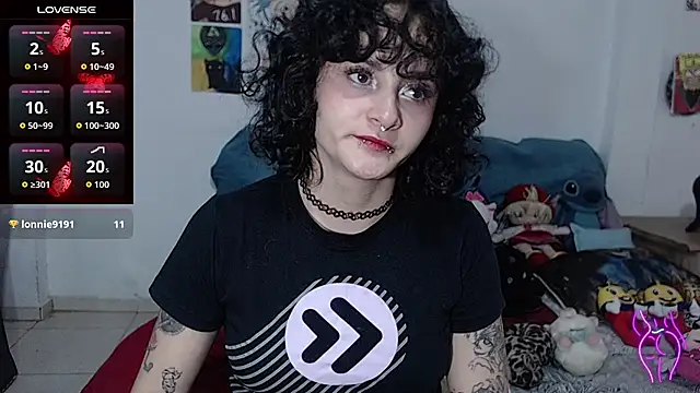 Snapshot of kitty22_ chatting on 09/30/25, 12:32 kitty22 online show from 09/30/25, 12:32