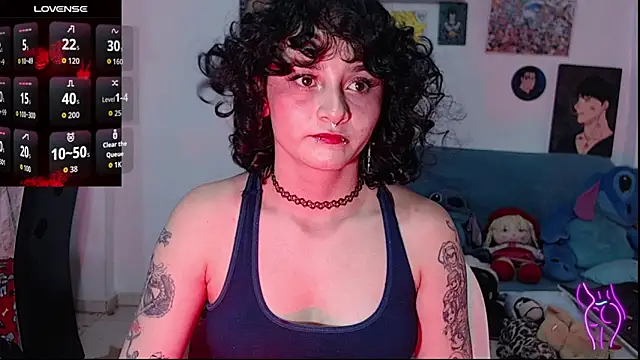 Snapshot of kitty22_ chatting on 11/14/25, 01:32 kitty22 online show from 11/14/25, 01:32