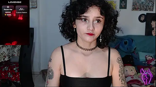 Snapshot of kitty22_ chatting on 11/25/25, 12:16 kitty22 online show from 11/25/25, 12:16