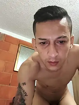 Snapshot of JoseHosther20@xh chatting on 11/21/25, 04:11 JoseHosther20xh online show from 11/21/25, 04:11