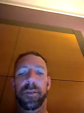 Snapshot of Treemandude chatting on 11/17/25, 11:21 Treemandude online show from 11/17/25, 11:21