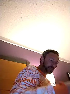 Snapshot of Treemandude chatting on 11/30/25, 04:11 Treemandude online show from 11/30/25, 04:11