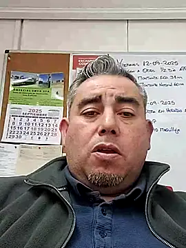 Snapshot of Manolete007x chatting on 09/11/25, 10:21 Manolete007x online show from 09/11/25, 10:21