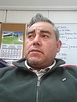 Snapshot of Manolete007x chatting on 10/06/25, 10:18 Manolete007x online show from 10/06/25, 10:18