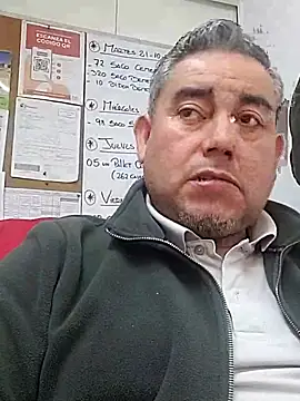 Snapshot of Manolete007x chatting on 10/23/25, 11:14 Manolete007x online show from 10/23/25, 11:14