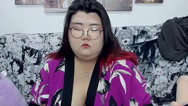 Snapshot of Nadine_asian chatting on 12/19/24, 06:45 Nadine asian online show from 12/19/24, 06:45