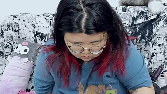 Snapshot of Nadine_asian chatting on 12/22/24, 08:27 Nadine asian online show from 12/22/24, 08:27