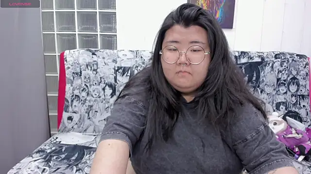 Snapshot of Nadine_asian chatting on 10/28/25, 01:53 Nadine asian online show from 10/28/25, 01:53