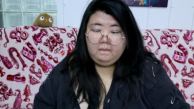 Snapshot of Nadine_asian chatting on 12/19/25, 09:05 Nadine asian online show from 12/19/25, 09:05