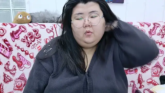 Snapshot of Nadine_asian chatting on 01/15/26, 04:06 Nadine asian online show from 01/15/26, 04:06