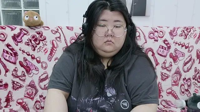 Snapshot of Nadine_asian chatting on 02/14/26, 04:09 Nadine asian online show from 02/14/26, 04:09