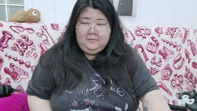 Snapshot of Nadine_asian chatting on 02/15/26, 06:21 Nadine asian online show from 02/15/26, 06:21