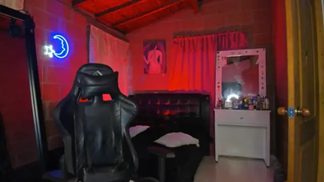 Snapshot of johedija chatting on 09/23/25, 10:46 johedija online show from 09/23/25, 10:46