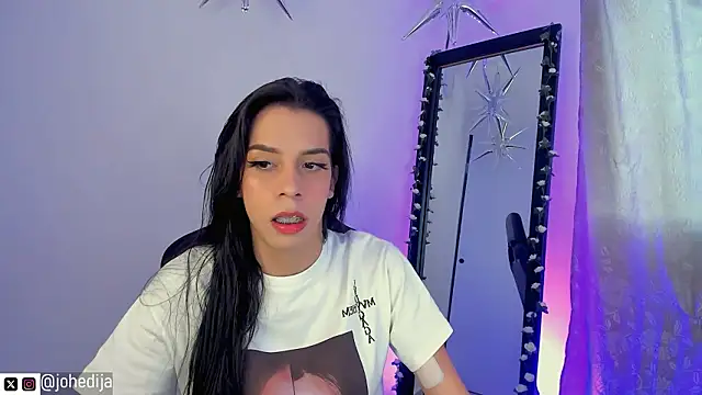Snapshot of johedija chatting on 02/05/26, 10:36 johedija online show from 02/05/26, 10:36