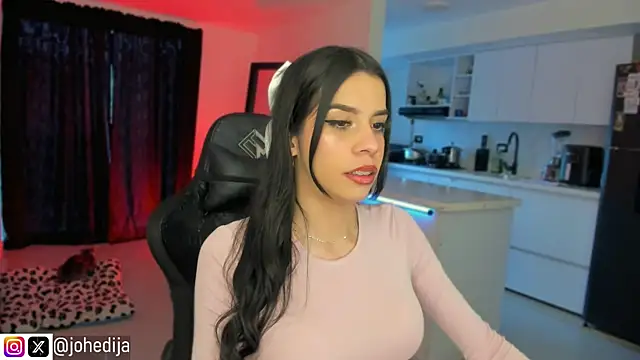 Snapshot of johedija chatting on 05/27/26, 10:07 johedija online show from 05/27/26, 10:07