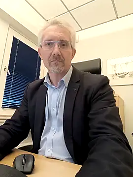 Snapshot of tom-swede chatting on 10/30/25, 04:08 tom-swede online show from 10/30/25, 04:08