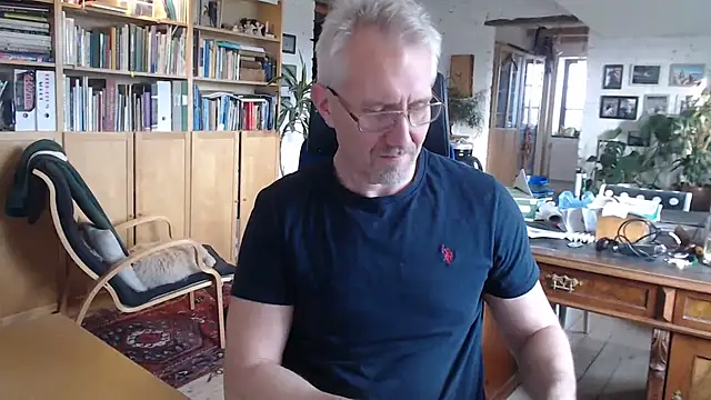 Snapshot of tom-swede chatting on 12/02/25, 12:10 tom-swede online show from 12/02/25, 12:10