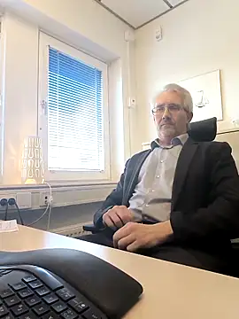 Snapshot of tom-swede chatting on 03/30/26, 02:40 tom-swede online show from 03/30/26, 02:40