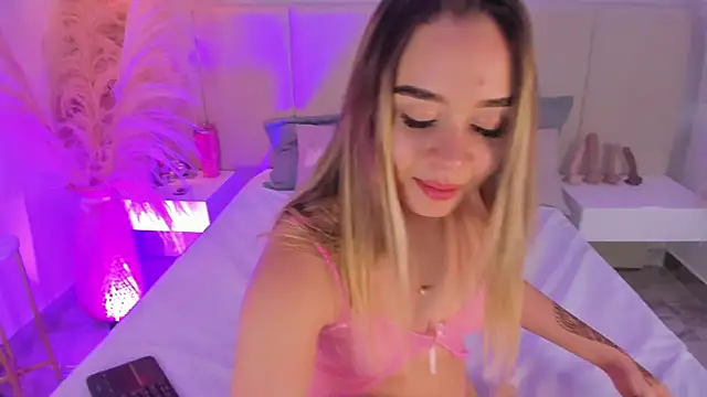 Snapshot of sofia_pamela chatting on 03/22/25, 07:42 sofia pamela online show from 03/22/25, 07:42