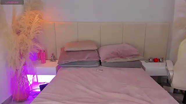 Snapshot of sofia_pamela chatting on 09/13/25, 07:13 sofia pamela online show from 09/13/25, 07:13