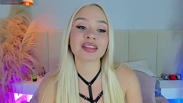 Snapshot of sofia_pamela chatting on 09/24/25, 07:17 sofia pamela online show from 09/24/25, 07:17