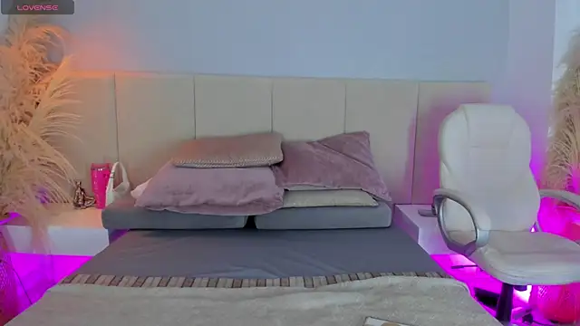 Snapshot of sofia_pamela chatting on 12/04/25, 07:44 sofia pamela online show from 12/04/25, 07:44