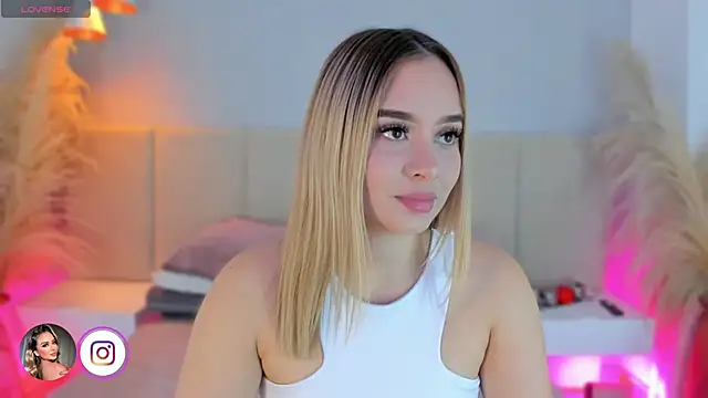 Snapshot of sofia_pamela chatting on 02/27/26, 07:25 sofia pamela online show from 02/27/26, 07:25