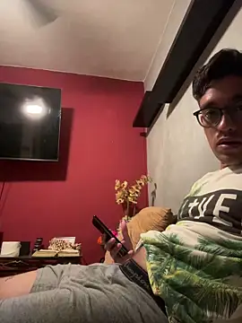 Magicerosxx69 online show from 10/28/25, 06:28