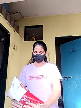 Snapshot of indianliza chatting on 02/12/25, 04:23 indianliza online show from 02/12/25, 04:23