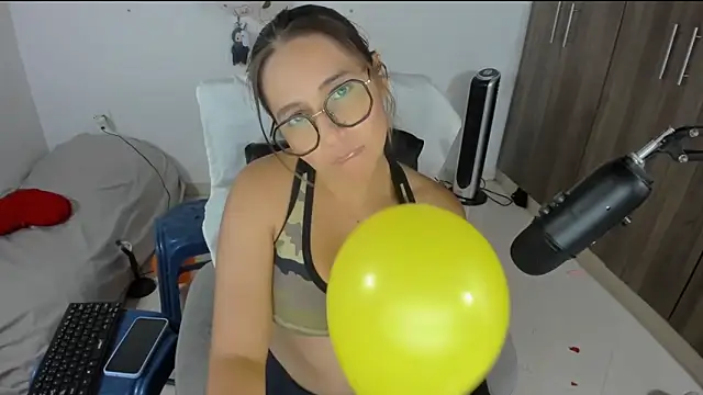 isa loves cum online show from 03/18/26, 06:27