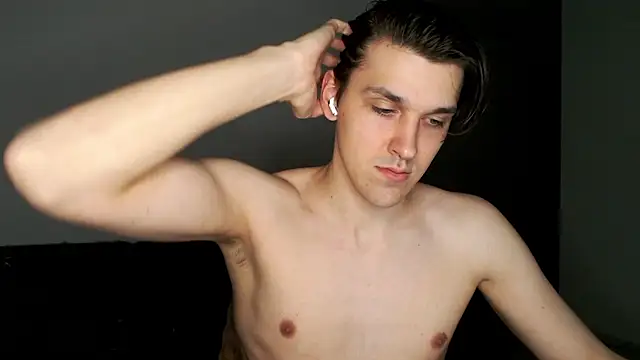 Snapshot of boy_next_door_1 chatting on 12/18/25, 10:38 boy next door 1 online show from 12/18/25, 10:38