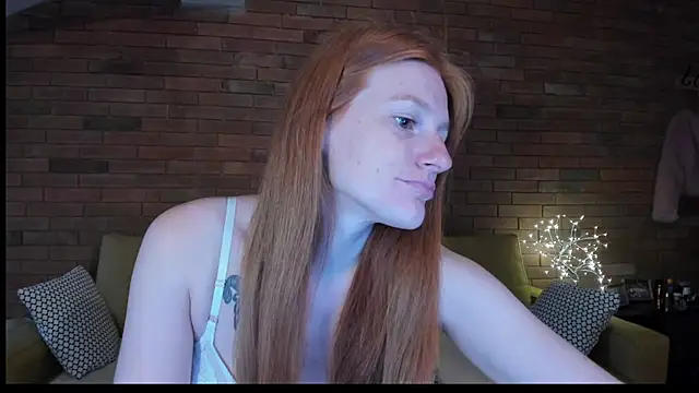 Snapshot of Aliceginger99 chatting on 09/13/25, 04:12 Aliceginger99 online show from 09/13/25, 04:12