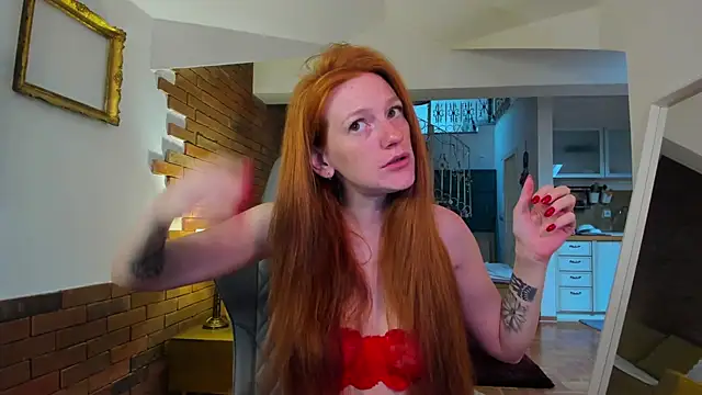 Snapshot of Aliceginger99 chatting on 11/03/25, 06:25 Aliceginger99 online show from 11/03/25, 06:25