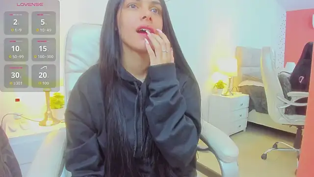 ChloeHarper  online show from 11/26/25, 12:50