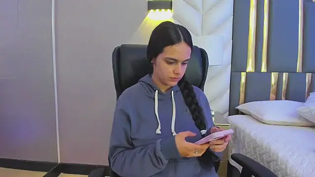 ChloeHarper  online show from 07/09/26, 11:58