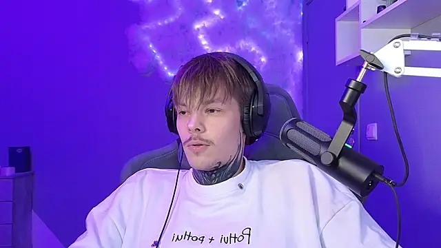 Snapshot of DENIS_HERE chatting on 01/16/25, 02:19 DENIS HERE online show from 01/16/25, 02:19