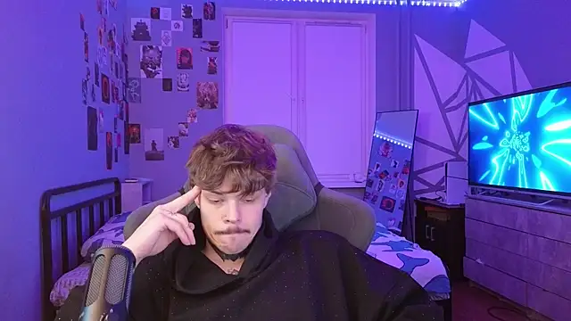 Snapshot of DENIS_HERE chatting on 02/06/25, 08:45 DENIS HERE online show from 02/06/25, 08:45