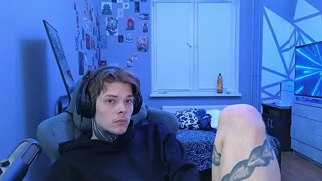 Snapshot of DENIS_HERE chatting on 02/18/25, 03:42 DENIS HERE online show from 02/18/25, 03:42