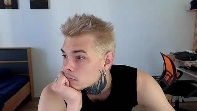 Snapshot of DENIS_HERE chatting on 09/10/25, 08:25 DENIS HERE online show from 09/10/25, 08:25