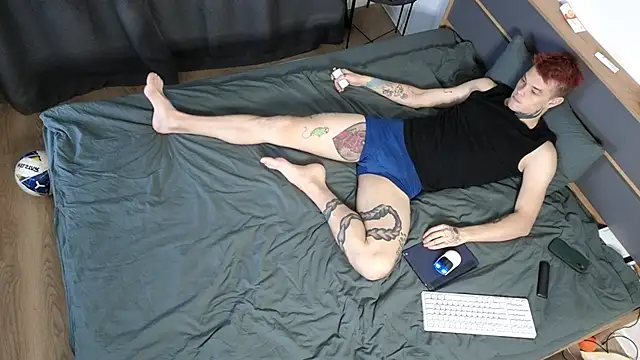 Snapshot of DENIS_HERE chatting on 10/30/25, 03:35 DENIS HERE online show from 10/30/25, 03:35