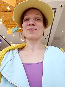 Exhibitionsplit online show from 02/04/25, 12:44