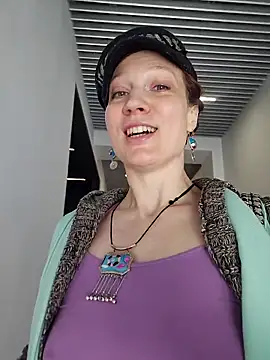 Exhibitionsplit online show from 04/17/26, 08:06