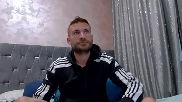 Snapshot of 10in_deluxe chatting on 10/24/25, 08:11 10in deluxe online show from 10/24/25, 08:11