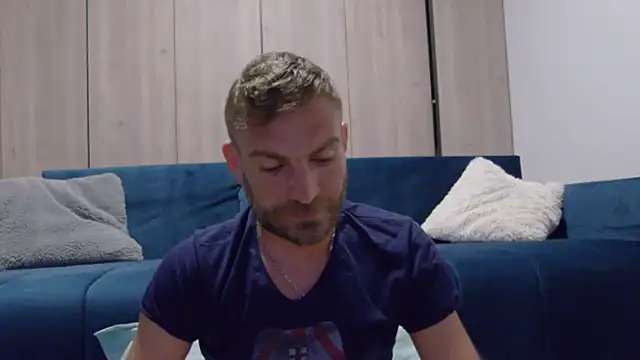 Snapshot of 10in_deluxe chatting on 10/25/25, 05:08 10in deluxe online show from 10/25/25, 05:08