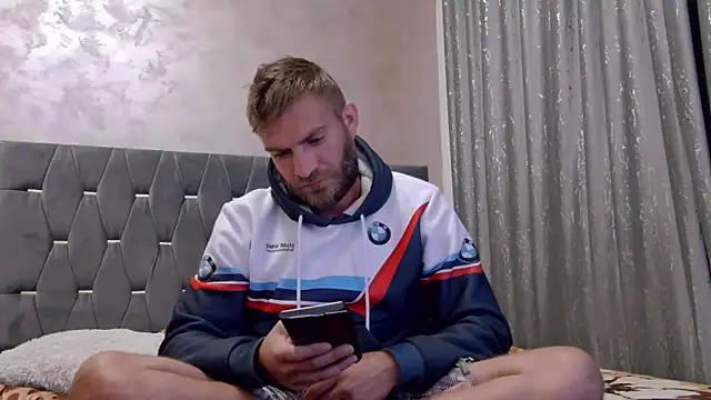 Snapshot of 10in_deluxe chatting on 11/10/25, 08:35 10in deluxe online show from 11/10/25, 08:35