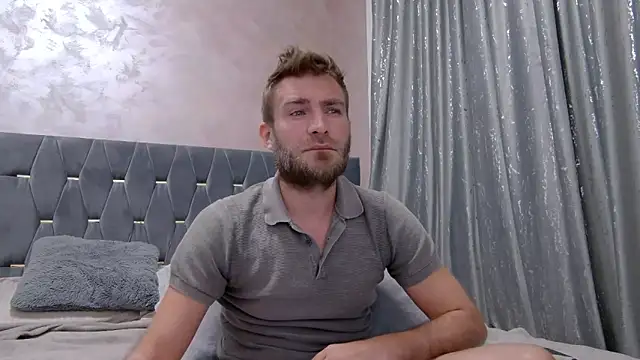 Snapshot of 10in_deluxe chatting on 12/01/25, 03:39 10in deluxe online show from 12/01/25, 03:39