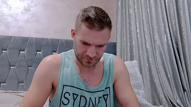 Snapshot of 10in_deluxe chatting on 12/14/25, 07:58 10in deluxe online show from 12/14/25, 07:58