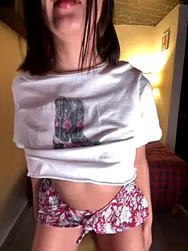 Snapshot of FoxyMx chatting on 11/02/25, 04:15 FoxyMx online show from 11/02/25, 04:15