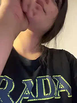 Snapshot of violet-333 chatting on 03/18/26, 06:33 violet-333 online show from 03/18/26, 06:33